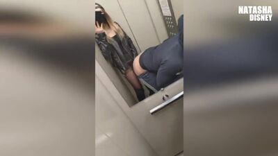 Страпонит мальчика в лифте, Страпон от молодой госпожи [femdom, strapon, facesitting, куни, минет, страпон, pegging]