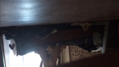 Подглядывает за сексом брата и девушки