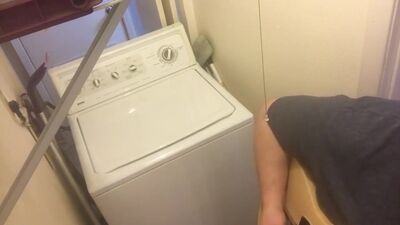 Дуэт человека и стиральной машины (AC_DC - Thunderstruck)