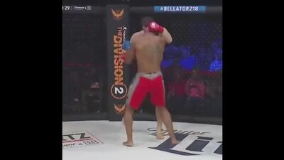 Ученик Фёдора Емельяненко -Анатолий Токов выжил после тяжелого нокдауна и задушил соперника.