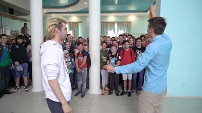 ХАЙМЕН ВЛОГ - КТО ПЕРВЫЙ ИЗ ПОДПИСЧИКОВ ПОСТАВИТ БУТЫЛКУ НА БУТЫЛКУ, ПОЛУЧИТ 1000 от HiMan! ( Новое видео Хаймана челлендж)