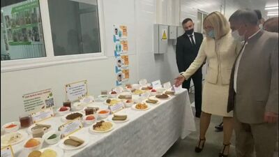 Рустам Минниханов посетил Департамент продовольствия и социального питания Казани