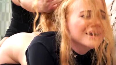 Рыжеволосая сладуля согласилась погасить кредит