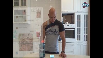 Поему Голубочкин рассылает свои голые фото ?