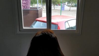 ОН ТРАХАЕТ МЕНЯ ПЕРЕД ОКНОМ В НУДИСТСКОМ КЕМПИНГЕ, В ТО ВРЕМЯ КАК СОСЕДИ СЛУШАЮТ И СМОТРЯТ