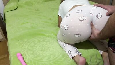 Возбужденная сучка любит, когда ее шлепают