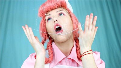 Крутая медсестра играет со спермой