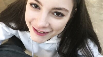 А ты всем на первом свидании сосешь, или только избранным?