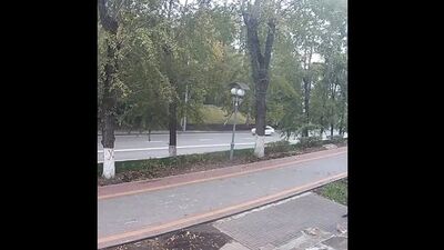 Мужчина ударил женщину кирпичом по голове.