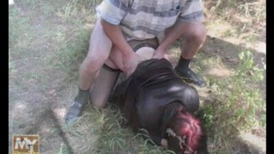 Частное русское порно (русский мужик вывез шлюху в лес и трахнул, 18+)