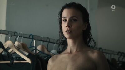 Aylin Tezel Nude - Die Informantin 2 (2019) HD 720p Watch Online / Айлин Тецель - Информатор 2