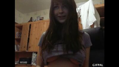 Ahrinyan слив показывает сиськи