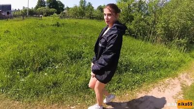 Miha Nika69 -- Искупалась голая в речке и соблазнила парня, чтобы согреться / Miha Nika69