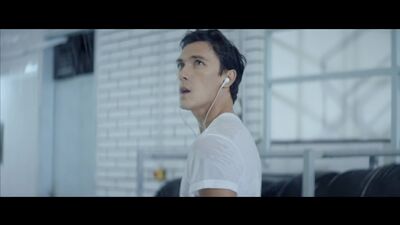 Реклама Cillit Bang с профессиональным танцором