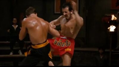 Фрэнк Дюкс против Пако (Кровавый спорт)