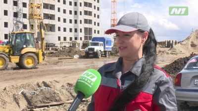 Про день крановщика когда-нибудь слышали? А кто внутри кабины сидит вы вообще видели???