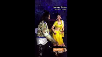 Санайя Ирани и Ашиш Шарма в Таиланде)