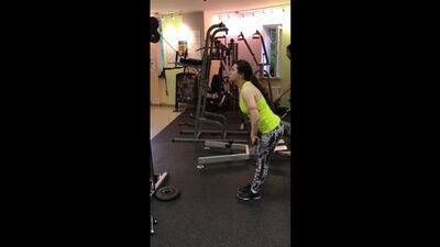 Пуловер стоя в кроссовере, выполняет Марина, член клуба RE:fit на ул. 8 марта,59, тренер Алсу!