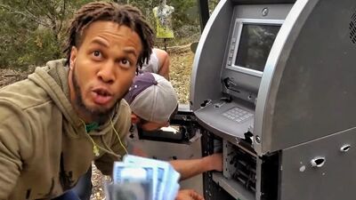 [Zёбра] Расстрел и вскрытие обычного банкомата | Разрушительное ранчо | Перевод Zёбры