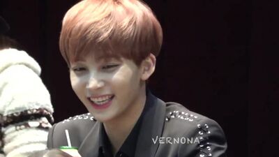 Юн джонхан делает мне больно