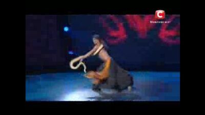 Танцуют все 6 сезон -Восточный танец со змеей Олег 15.11.2013 - YouTube