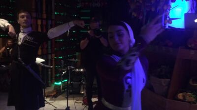 День рождения Чайханы Ай да баран. Ансамбль (школа) кавказского танца ЛОВЗАР г. Томск (лезгинка)