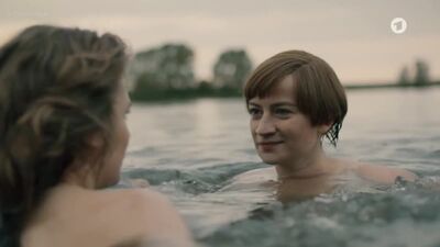 Nina Gummich, Alicia von Rittberg Nude - Lotte am Bauhaus (2019) 720p Watch Online / Нина Гуммих, Алисия фон Риттберг - Баухаус