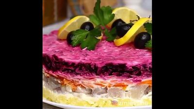 Селёдка под шубой(ингредиенты указаны в описании видео)