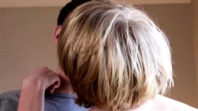 Трах с рыжей твинком без презерватива