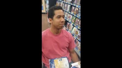 Drake похожи друг на друга! Бедный мужик на инвалидной коляске, похожий на дракона