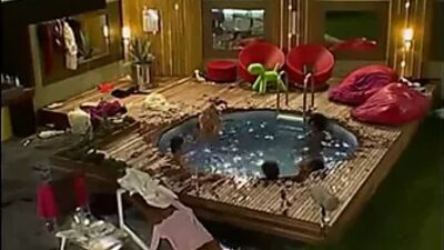 Оргия с большим братом в бассейне