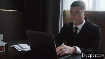 Глубже. вуайерист переживает свои изгибы через телескоп