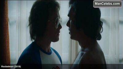 Richard Madden показывает сексуальное тело