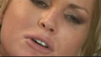 Грязная жена трахается с мужиком у бассейна перед ее муженьком 7