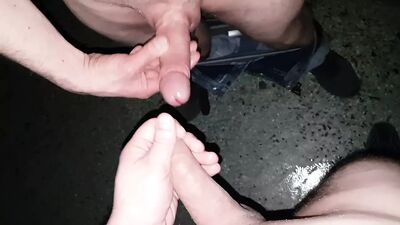 Короткий незапланированный трах в кинотеатре для взрослых