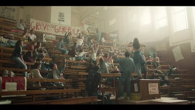 Claire Chust, Montre Ses Nibards