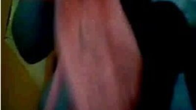 Красивая девушка перед вебкамерой из КК