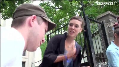 Её прокуренный голос сводит меня с ума