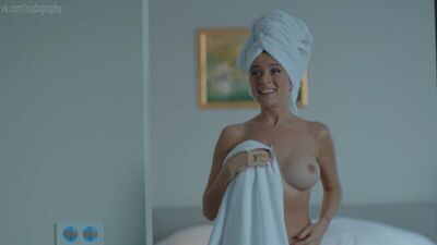 Екатерина Кабак голая в сериале "Бесстыдники" (2017) - 21 серия (1080p)