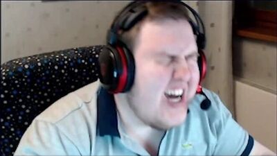 Ай блять больно в ноге