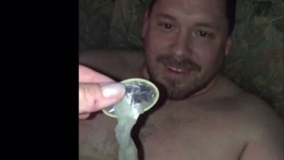 Жена отсосала таксисту в гандоне и принесла его своему мужу