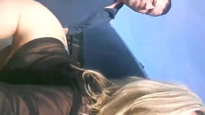 Жена снимает видео для мужа как она трах... стоянке.