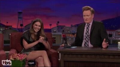 Актриса Элизабет Олсен Алая ведьма известная по роли мстители матерится по русский время интервью.