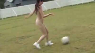 Женский футбол голышом / Nudism gaining popularity in Asia
