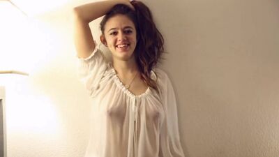 Сиськи в прозрачной блузке