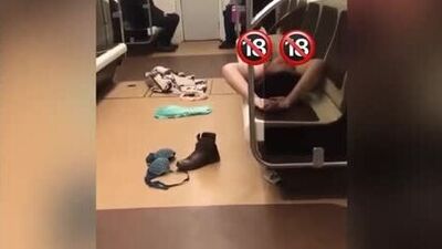 Женщина разделась в московском метро