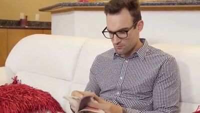 Bratty Sis - извращенный папа трахает дочь, пока мама рядом! s3: