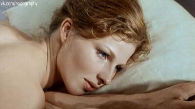 Аурелия Анужите (Aurelija Anuzyte) голая в фильме "Цветы от победителей" (1999, Александр Сурин)