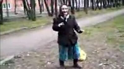 БАБКА ОТЖИГАЕТ - а говорят бабушки еле ходят во как зажигает