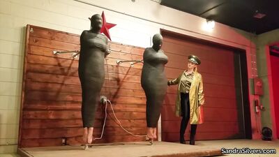 Грудастую Sandra и друга заткнули рот кайфом и мумифицировали в советском отделении